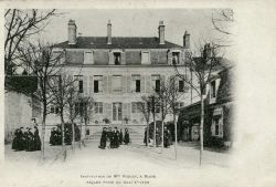 Institution de Mlle Piquot, quai Saint-Jean (dbut du XXe sicle). AM Blois, 5 Fi 639.