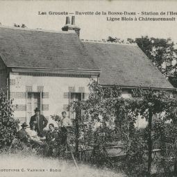 		La buvette de la Bonne-Dame aux Grouts (dbut du XXe sicle). AM Blois, 5 Fi 753.