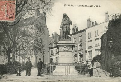 Statue de Denis Papin. Dbut XXe sicle (AM Blois, 5 Fi 717)