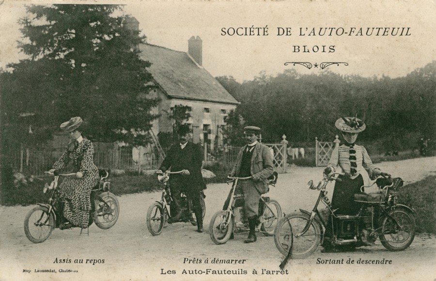 Socit de l'Auto-Fauteuil. Blois. Les Auto-fauteuils  l'arrt, vers 1902 (AM Blois, 5 Fi 779) 