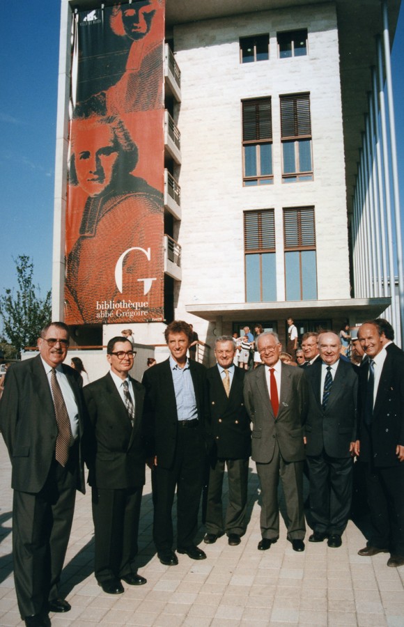 Devant la nouvelle bibliothque Abb-Grgoire le jour de son inauguration le 21 septembre 1997 (Ville de Blois)