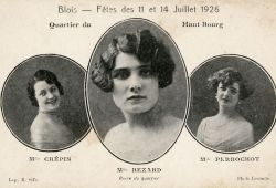 Ftes des 11 et 14 juillet 1926. La reine du quartier du Haut-bourg et ses demoiselles d'honneur. Photographe : Lecomte. AM Blois, 5 Fi 827.