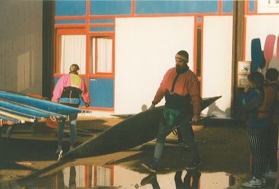 Cours de cano-kayak par le service des Sports de la Ville de Blois (dbut des annes 1990) / Archives municipales de Blois, 2 Fi 736 (photographe: Jean-Philippe Thibault).