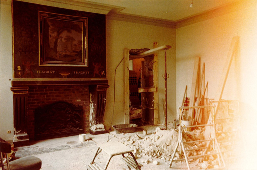 Travaux d�am�nagement de la salle de lecture, 1985 � Alain GUERRIER, Service mutualis� des Archives de la ville de Blois, d'Agglopolys et du CIAS du Blaisois, 2 Fi 158.