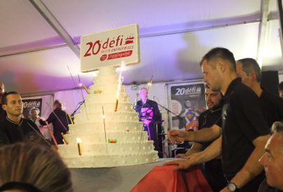 Le g�teau du 20� anniversaire (2014). � Service mutualis� des Archives de la Ville de Blois, d�Agglopolys et du CIAS du Blaisois. 2Fi_3004