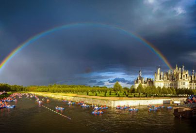 Les cano�s dans les douves du ch�teau de Chambord en 2023. � Service mutualis� des Archives de la Ville de Blois, d'Agglopolys et du CIAS du Blaisois. Photo 2Fi_1341