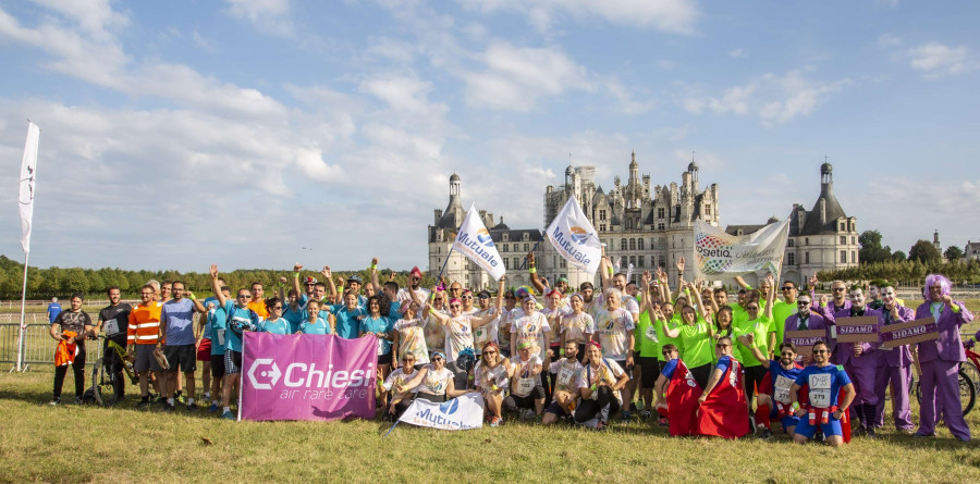 Les entreprises posent devant le château de Chambord en 2021. © Direction de la Communication d'Agglopolys. Les entreprises posent devant le château de Chambord en 2021. © Direction de la Communication d'Agglopolys.