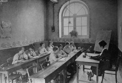 École primaire supérieure de jeunes filles : une classe en 4e année, année 1920-1921 (AD 41, 171 Fi 339)