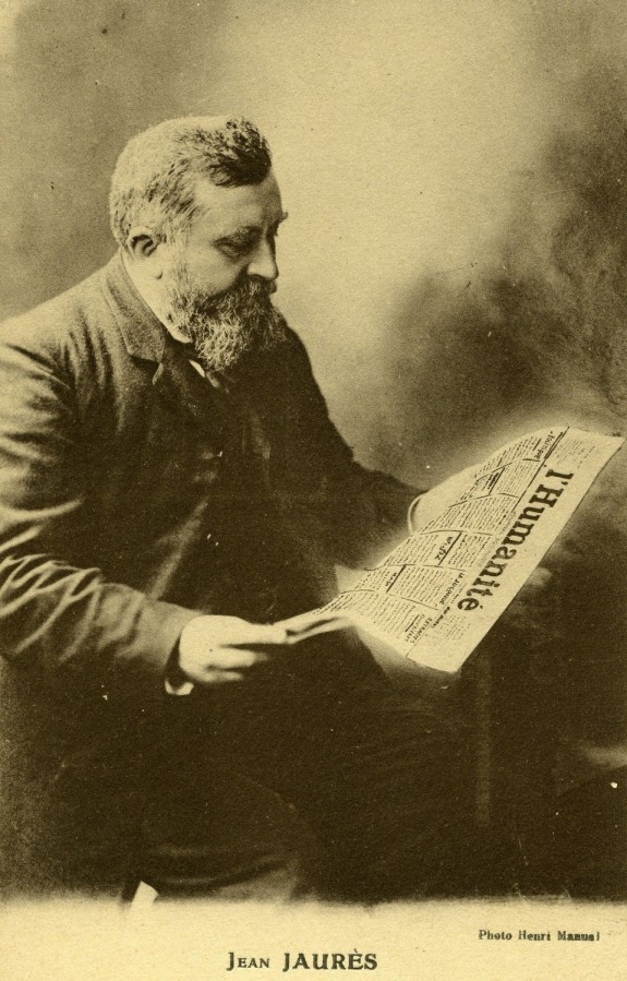 Portrait de Jean Jaurès lisant L’Humanité par Henri Manuel.