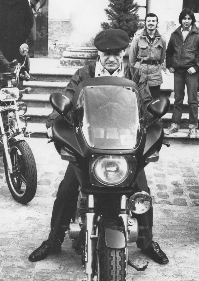 Pierre Sudreau à moto (1983)