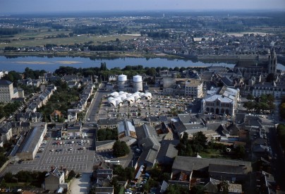 Vue aérienne de la place Jean-Jaurès (début années 1980)