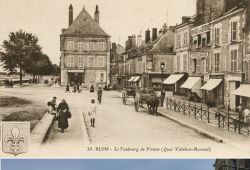 Le carrefour de la Libération au début du XXe siècle et en 2015 (AM Blois, 5 Fi 817 / Ville de Blois, Communication)