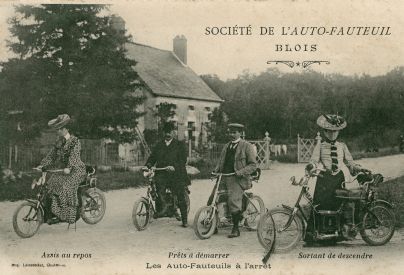 Société de l'Auto-Fauteuil. Blois. Les Auto-fauteuils à l'arrêt, vers 1902 (AM Blois, 5 Fi 779) 