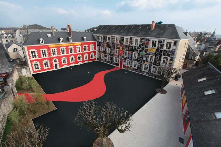 La Cour du doute et le Mur des mots de Ben en 2014 (Ville de Blois, Communication)