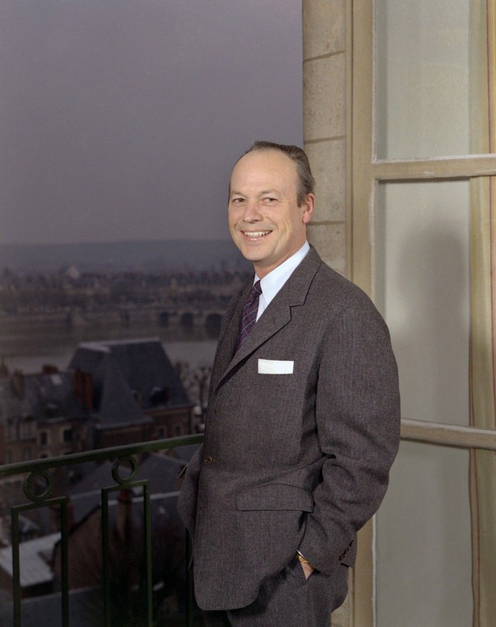 Pierre Sudreau dans son bureau à l'hôtel de ville de Blois (ADLC, 171 Fi 67. Photographe : Jean-François Doré)