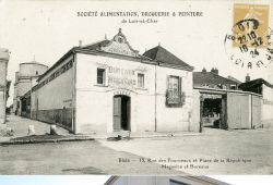 Bâtiments de la place Jean-Jaurès au début du XXe siècle et en 2016 (AM Blois, 5 Fi 801 / Ville de Blois)